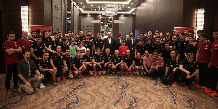 A Milli Futbol Takımı'nda Bayramlaşma