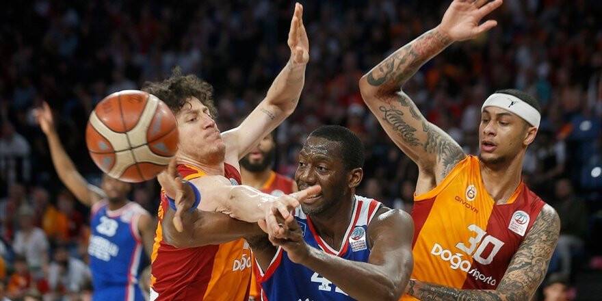 Anadolu Efes Finalde