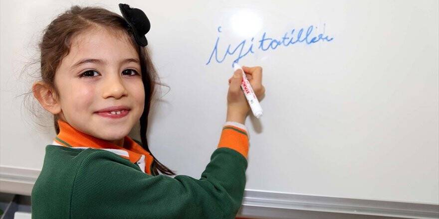 Okullarda 'Tatil Zili' Cuma Çalacak