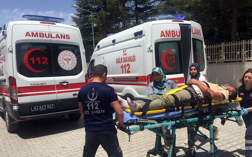 Koyun yüklü kamyonet devrildi: 2 yaralı