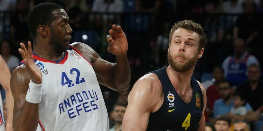 Final Serisi Fenerbahçe Beko'nun Galibiyetiyle Başladı