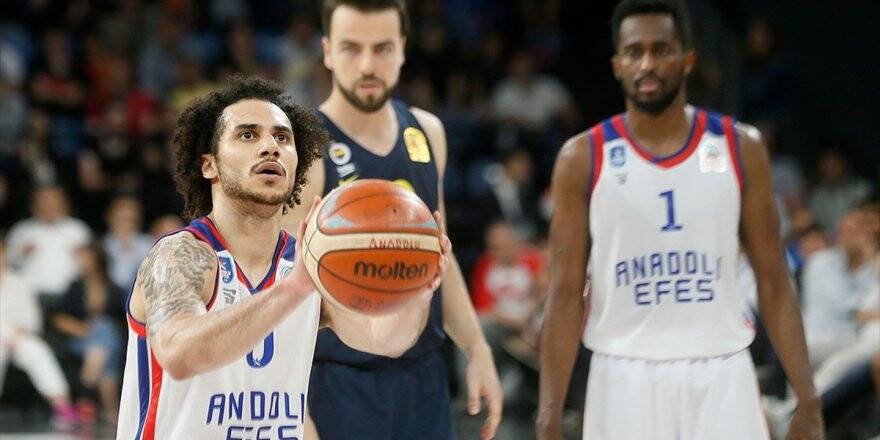 Anadolu Efes Final Serisinde Durumu Eşitledi