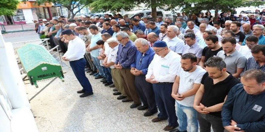 Eski Başhekim son yolculuğuna uğurlandı
