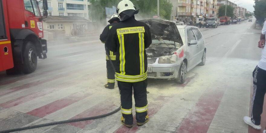 Alev Alan Otomobili İtfaiye Söndürdü