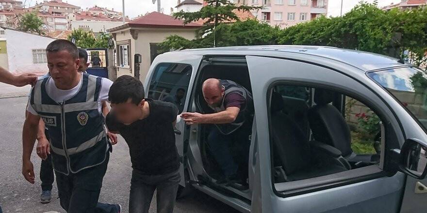 Hırsızlık suçlarından 25 yıl hapis cezası bulunan şahıs dolmuşta yakalandı 