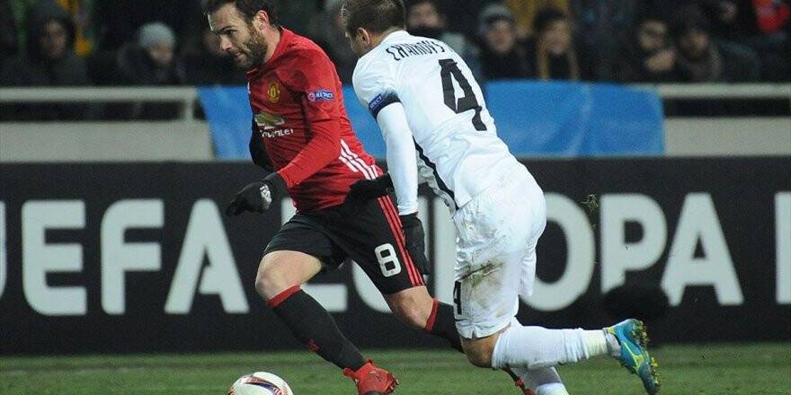 Mata 2 Yıl Daha Manchester United'da