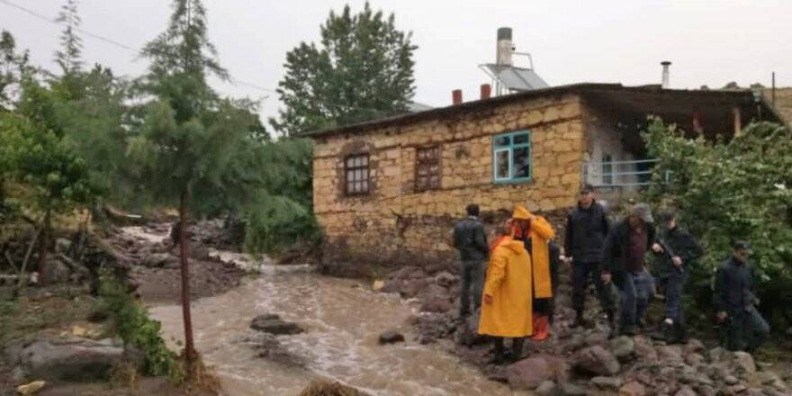 Dağda Mahsur Kalan Çobanı Afad Ekipleri Kurtardı