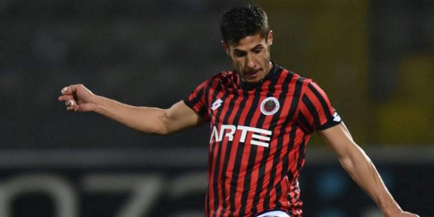Sol bek Gençler’den