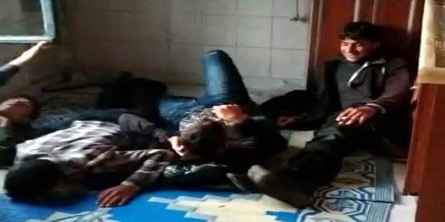 Konya'da metruk evde 70 kaçak Suriyeli yakalandı 