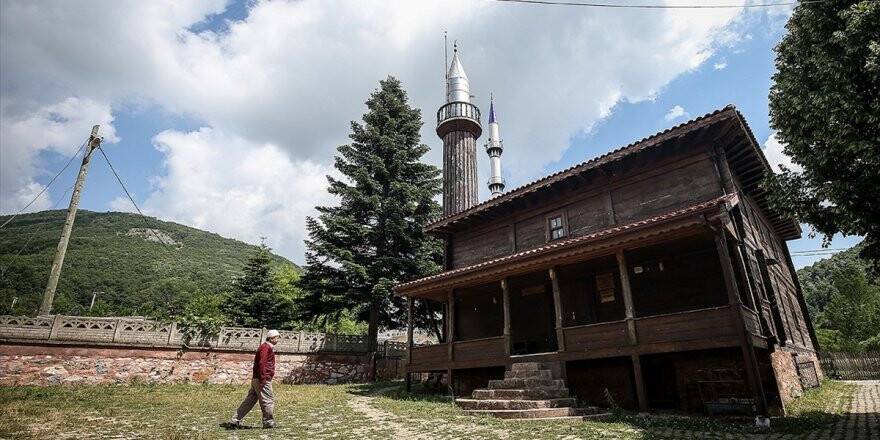 'Çivisiz Cami' Yıllara Meydan Okuyor