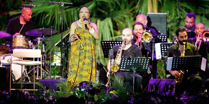 Dee Dee Bridgewater Antalya'da Konser Verdi