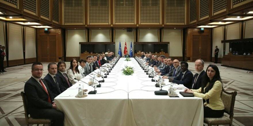 Oktay, Ytb Mezunlarını Kabul Etti