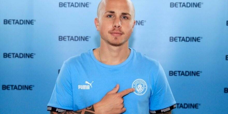 Angelino Yeniden Manchester City'de