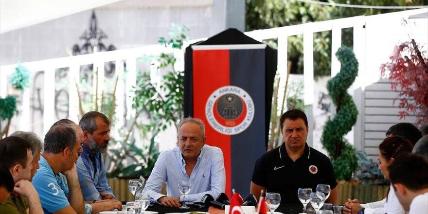 'Koşan Ve Mücadele Eden Genç Bir Takım Kuracağız'