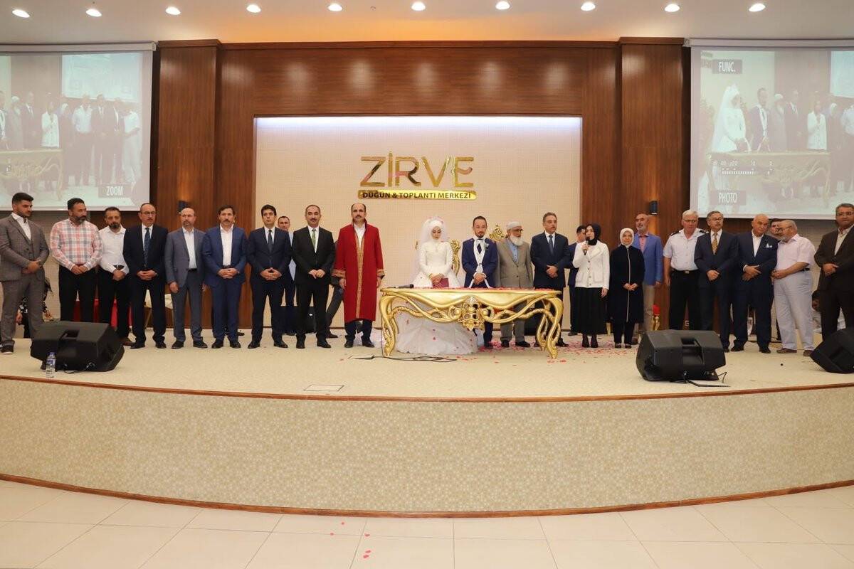 Başkan Mehmet Genç oğlunu evlendirdi