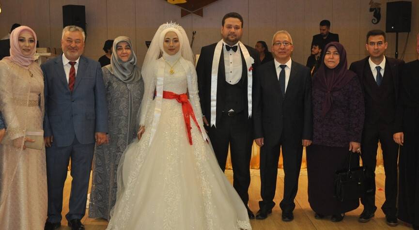 Ömer ve Şeyma dünya evine girdi