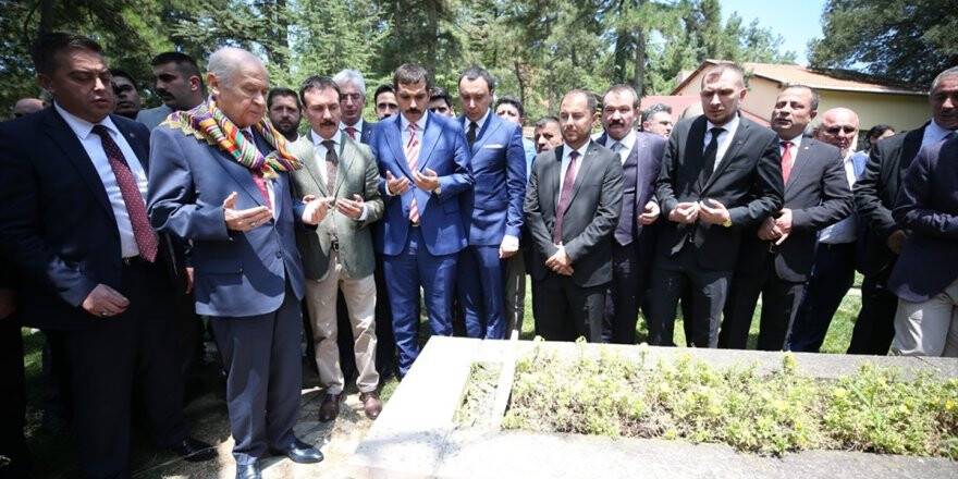 Bahçeli, Ertuğrul Gazi Türbesi'ni Ziyaret Etti
