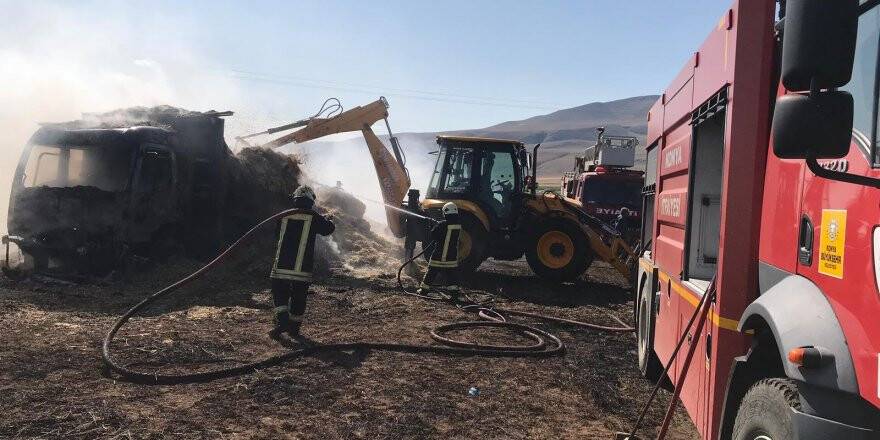  Saman yüklü kamyon alev alev yandı 