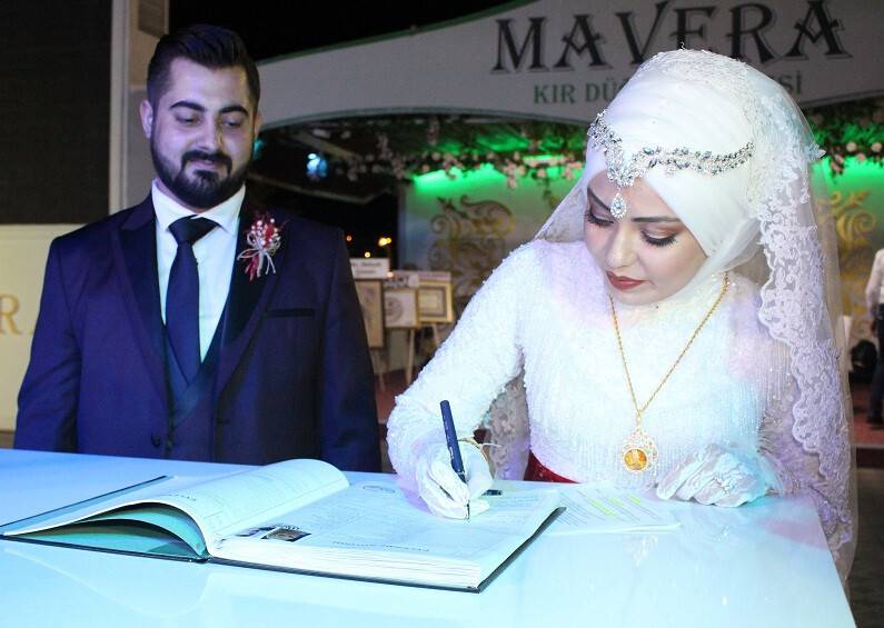 Sena ve Talha’dan ömürlük imza