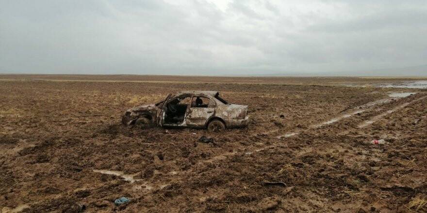 Konya'da otomobil tarlaya uçtu: 3 yaralı