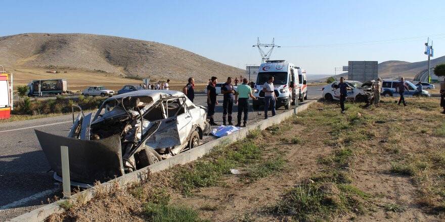 Konya'da İki Otomobil Çarpıştı: 2 Ölü, 2 Yaralı