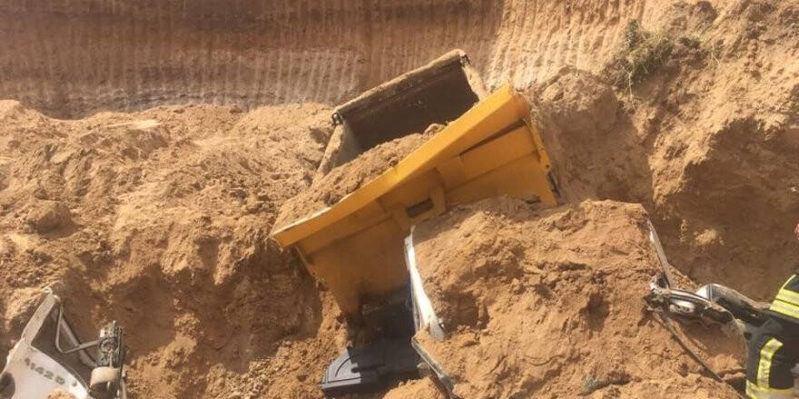 Konya'daki toprak altında kalan kamyon şoförü hayatını kaybetti 