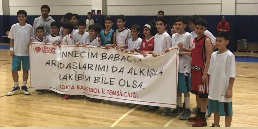 Konya’ya ödül getiren pankart