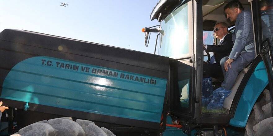 Erdoğan, Yerli 'Elektrikli Traktör' Deneme Sürüşünü Gerçekleştirdi