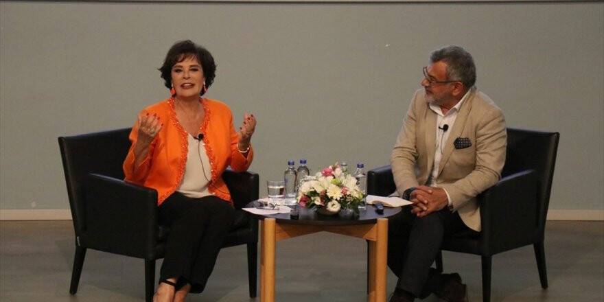 Hülya Koçyiğit, Tecrübelerini Öğrencilerle Paylaştı