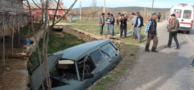Otomobil sulama kanalına düştü: 4 yaralı
