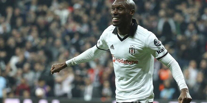Beşiktaş'ta Atiba Hutchinson Sakatlandı