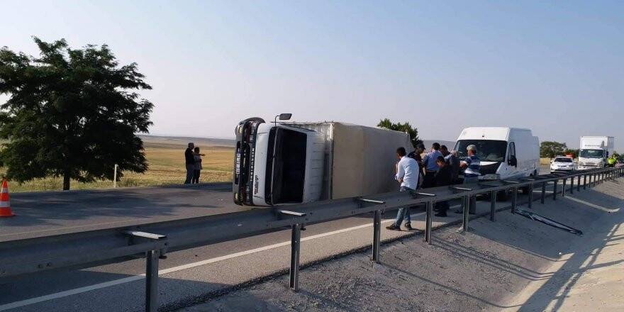 Kulu'da Kamyonet Devrildi: 2 Yaralı