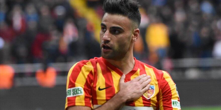 Fenerbahçe Deniz Türüç İle 3 Yıllık Sözleşme İmzaladı