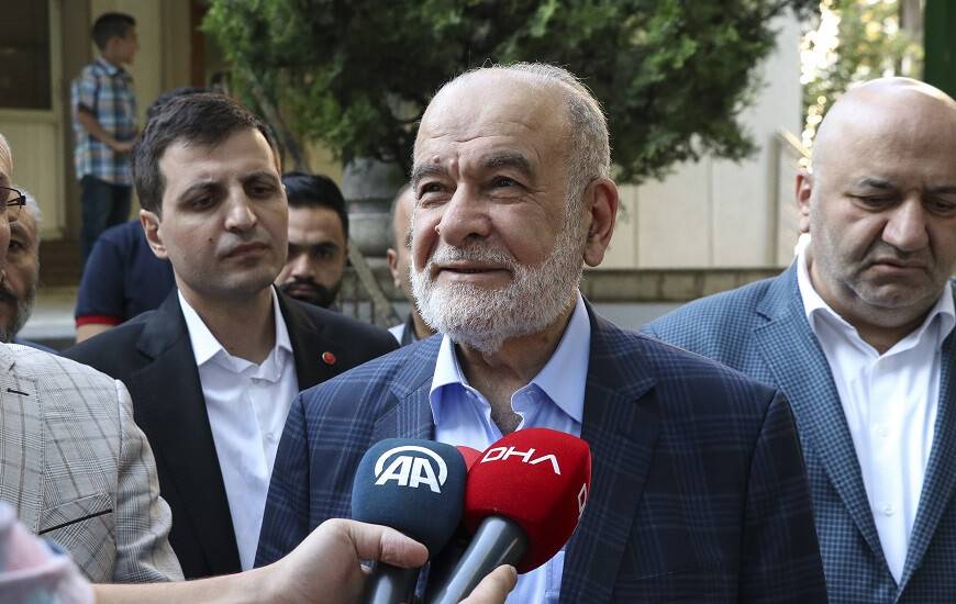 Karamollaoğlu Bayram Namazını Ankara'da Kıldı