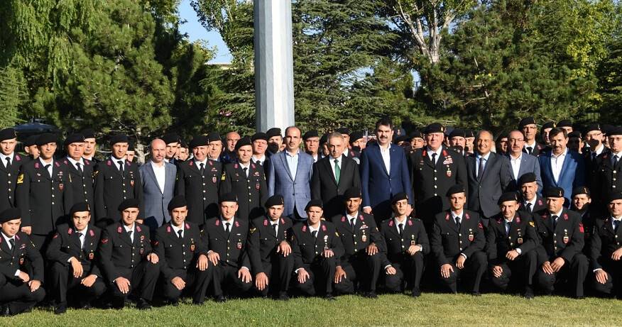 Bakan Kurum, bayrak açılış törenine katıldı