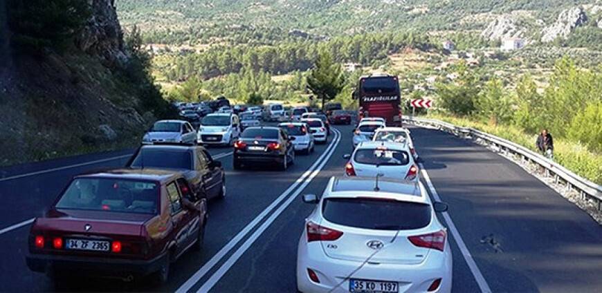 Konya- Antalya yolunda dönüş yoğunluğu