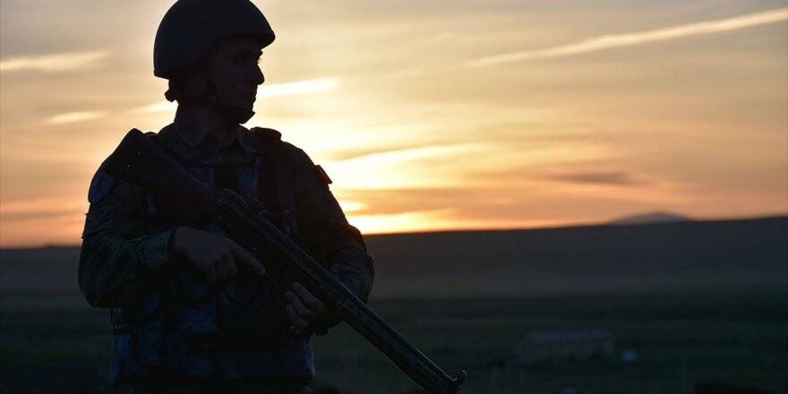 Kars'ta Silahlı 3 Terörist Etkisiz Hale Getirildi