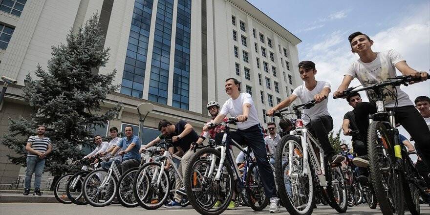 Ak Partili Gençlerden Bisikletli Kutlama