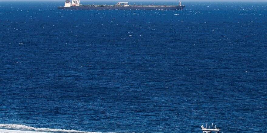 İran Tankeri Cebelitarık'tan Ayrıldı