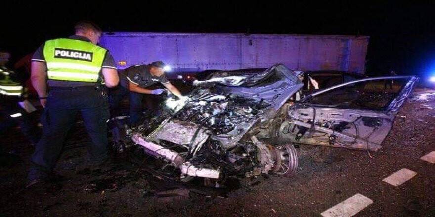 Dönüş yolunda kaza yapan iki gurbetçi hayatını kaybetti