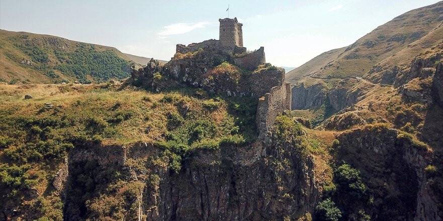Zirvedeki Şeytan Kalesi'ne Turist İlgisi