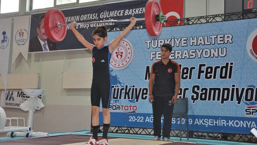 Minikler Ferdi Türkiye Halter Şampiyonası Akşehir’de başladı