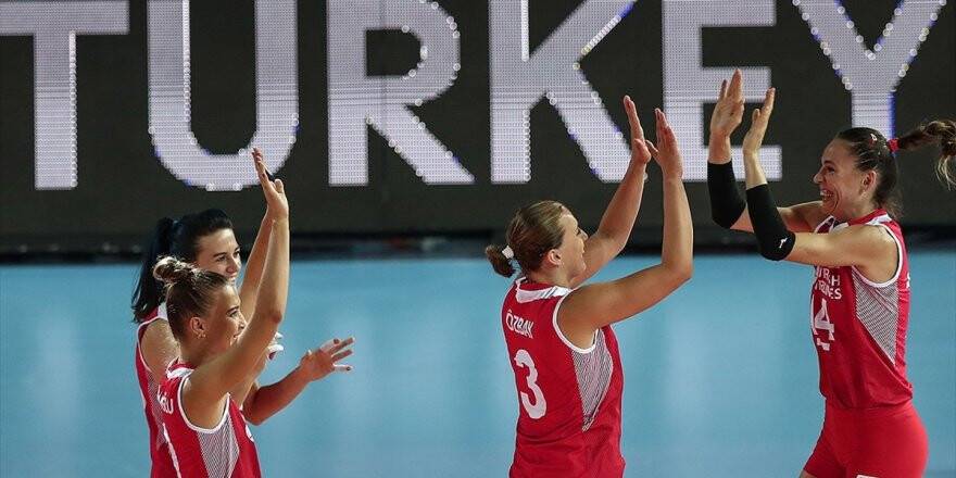 A Milli Kadın Voleybol Takımı 2'de 2 Yaptı