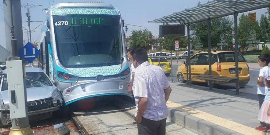 Kaza tramvay seferlerini aksattı