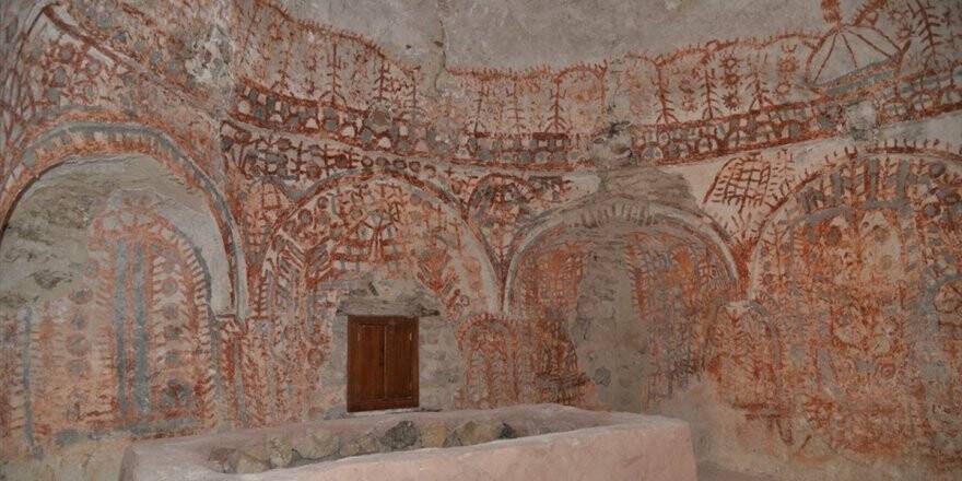Osmanlı Uç Beyinin Türbesinden Eski Orta Asya Türk Motifleri Çıktı