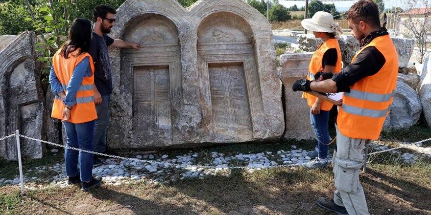 Romalılar Acılarını Şiirlerle Mezar Taşlarına Kazımış