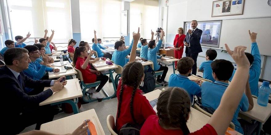 Bakan Gül'den Öğrencilere 'Hukuk Ve Adalet' Dersi