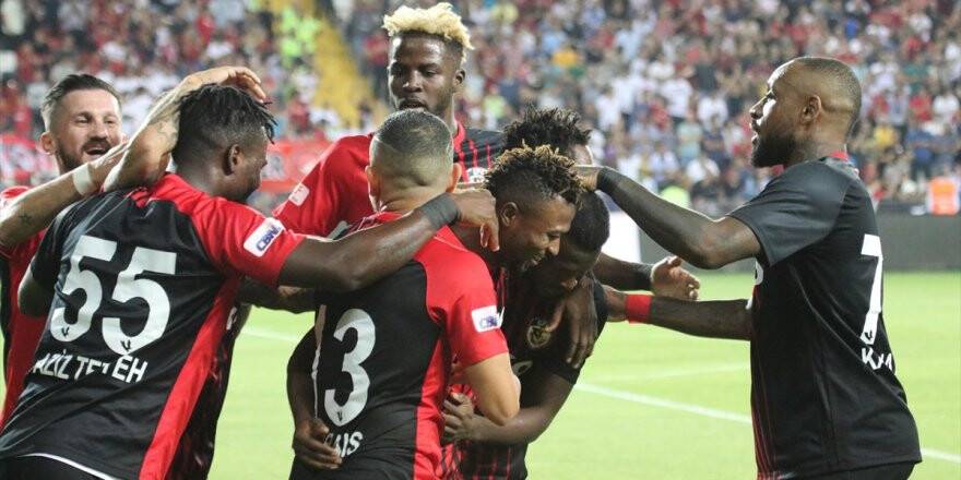 5 Gol Ve 3 Kırmızı Kartlı Maçın Kazananı Gazişehir