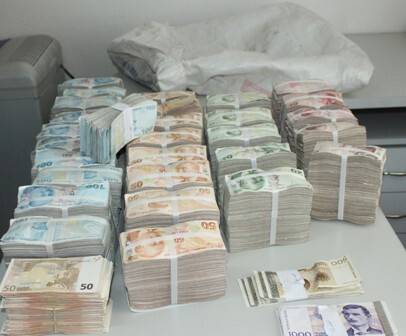 Banka hırsızı yakayı ele verdi