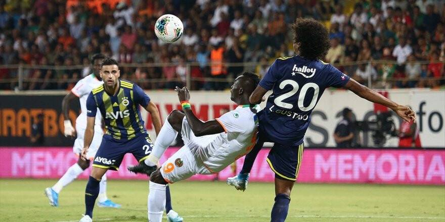 Fenerbahçe Lider Alanyaspor'a Farklı Yenildi